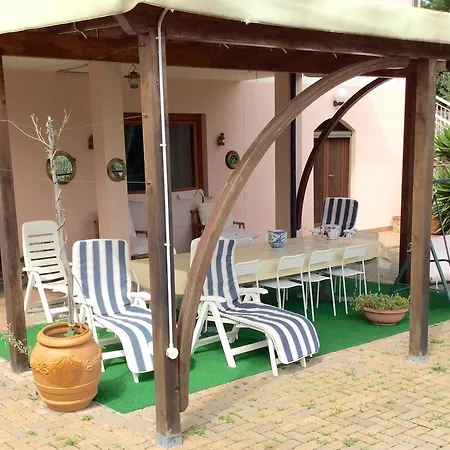 Hill In The Middle Of The Green Luxurious Apartment Noli